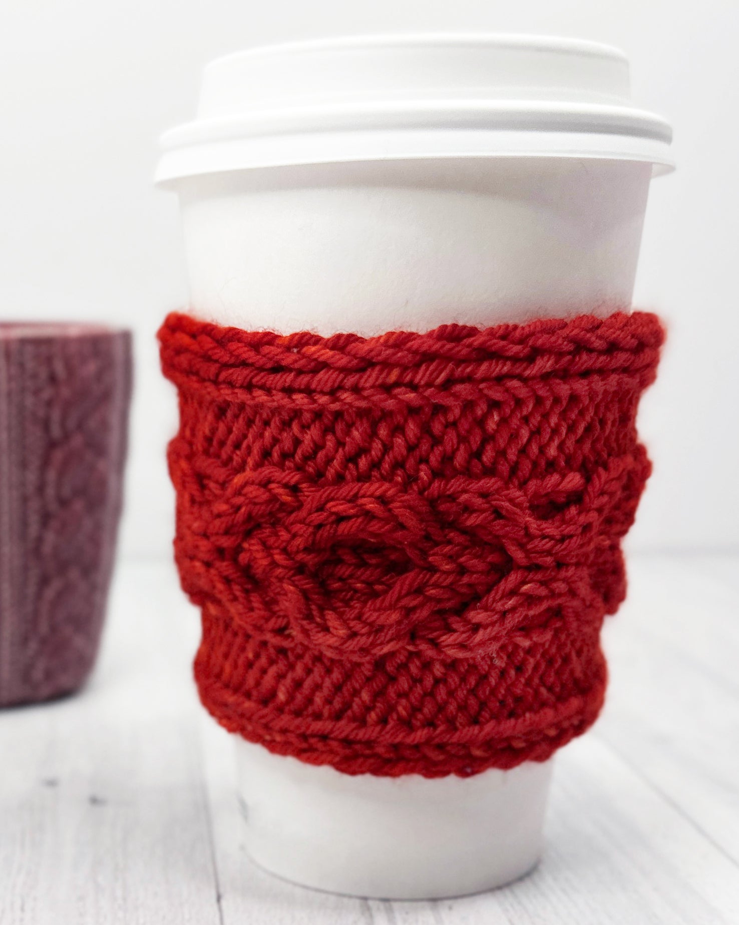 A free mug cozy knitting pattern with a simple cable stitch detail