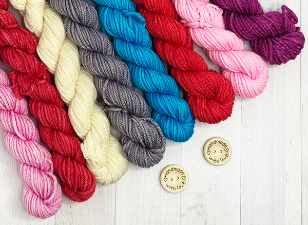 Warm hugs cabled mug cozy knitting pattern and project bag